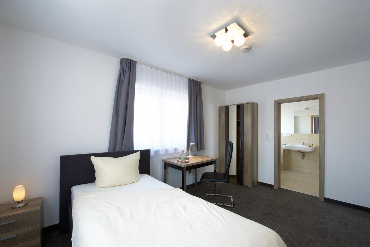 Hotel New In Gaimersheim Exteriör bild