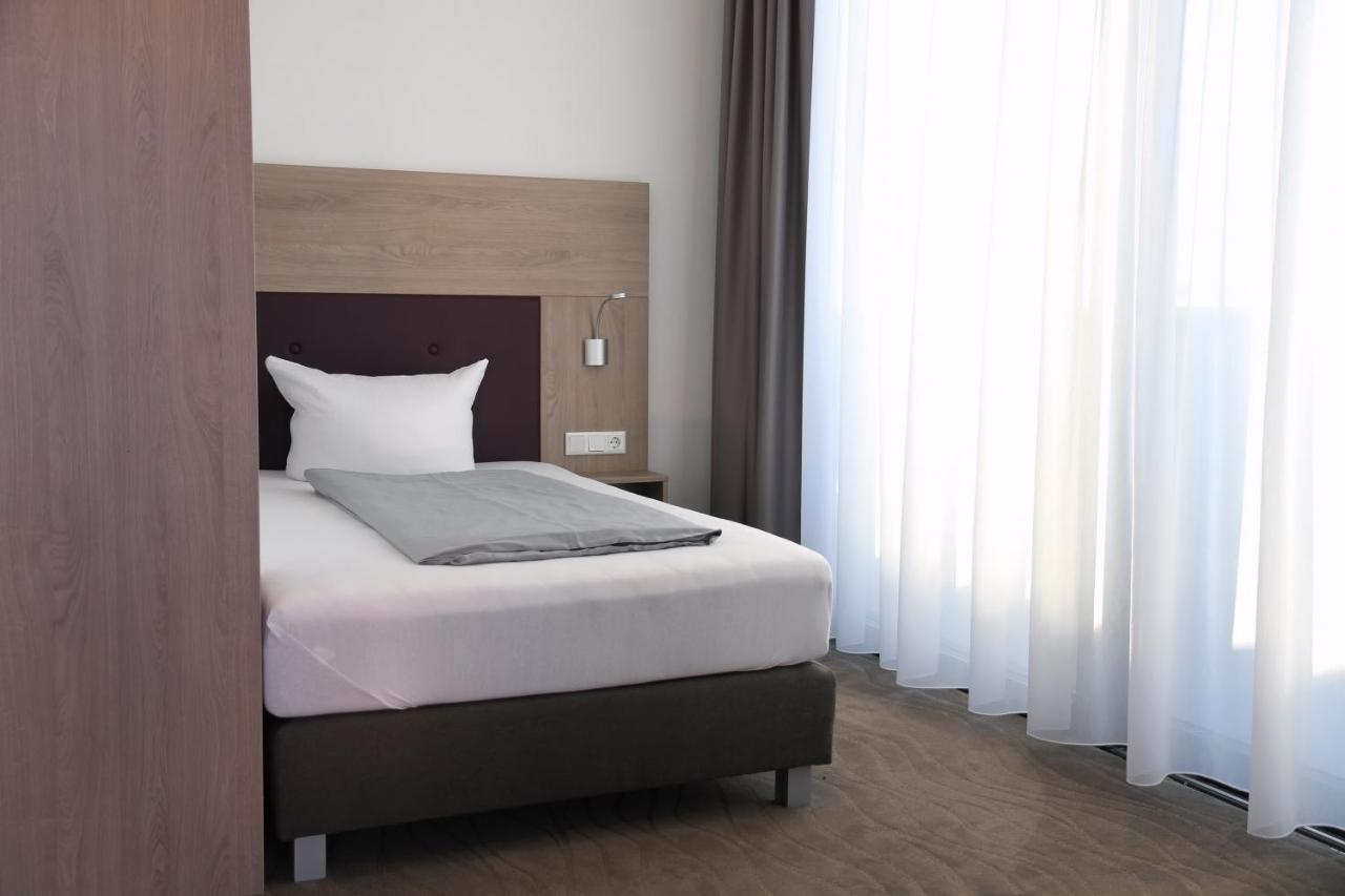 Hotel New In Gaimersheim Exteriör bild